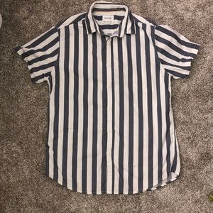 Men’s button up short sleeve